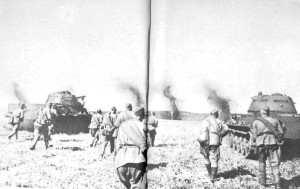 Советские пехотинцы в атаке. фото 1